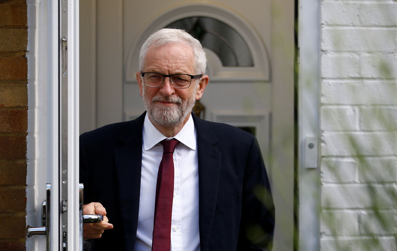 © Reuters. Britain's opposition Labour Party leader Jeremy Corbyn leaves his home in London