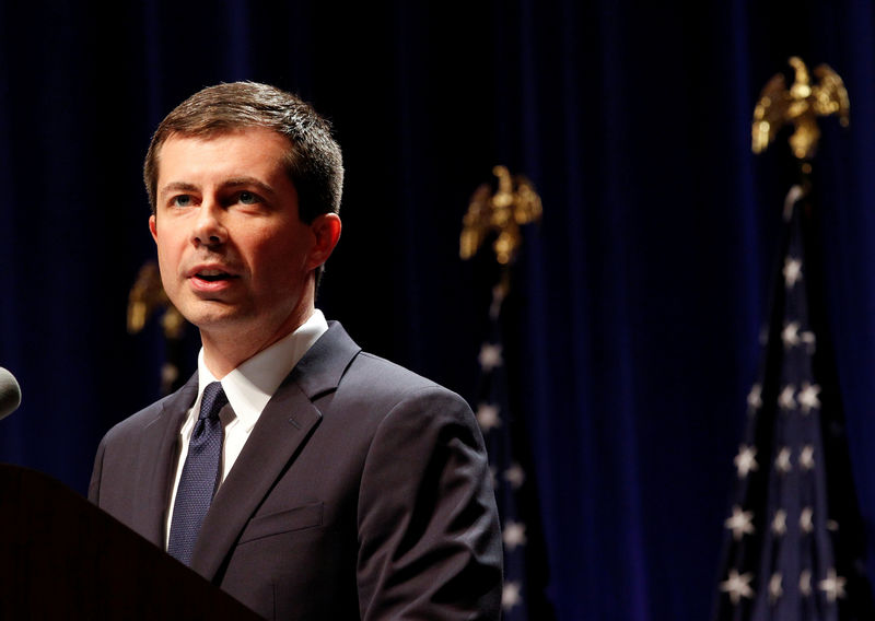 © Reuters. U.S. Democratic presidential candidate Mayor Pete Buttigieg delivers remarks on foreign policy and national security in Bloomington Indiana