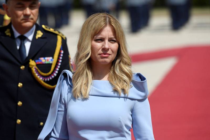 © Reuters. ناشطة في مكافحة الفساد تؤدي اليمين لتصبح أول رئيسة لسلوفاكيا