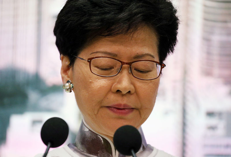 © Reuters. توقع تظاهر عشرات الآلاف للمطالبة باستقالة الرئيسة التنفيذية لهونج كونج