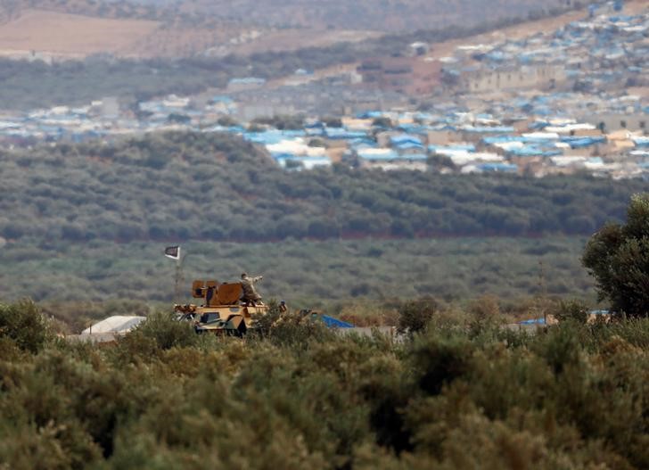© Reuters. وزارة: موقع تركي في إدلب يتعرض للقصف من منطقة تسيطر عليها القوات السورية