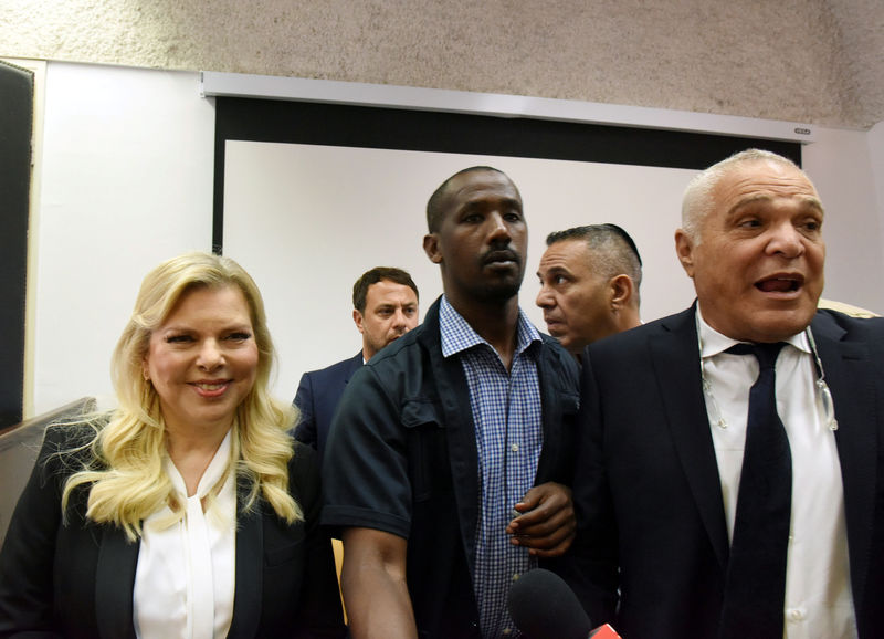 © Reuters. Israeli Prime Minister Benjamin Netanyahu's wife, Sara, arrives to the Magistrate Court, for a hearing on a plea deal over the misuse of state funds for meals, in Jerusalem