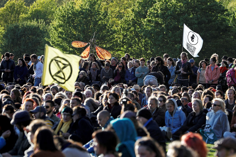 © Reuters. FILE PHOTO: The Extinction Rebellion protest in London