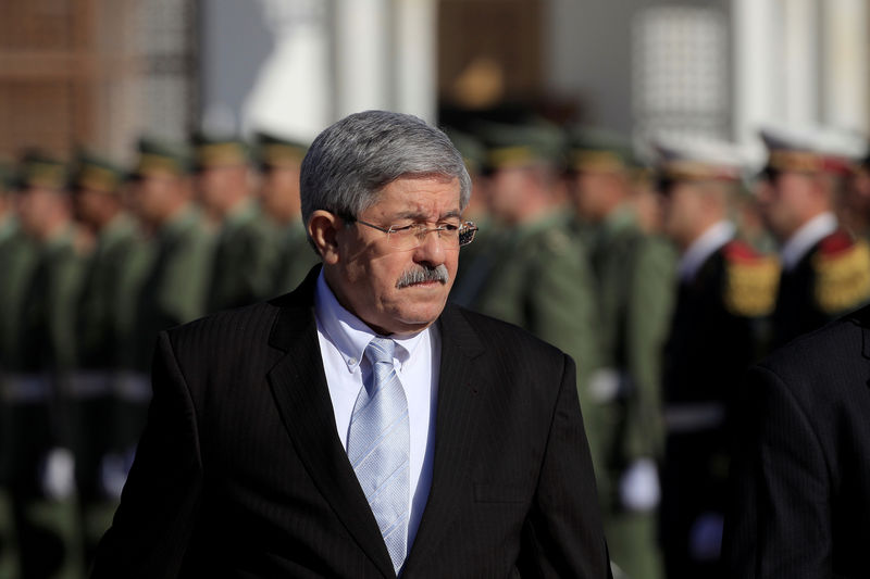 © Reuters. التلفزيون الجزائري: رئيس الوزراء السابق أويحيى يمثل أمام المحكمة في قضية فساد ثانية