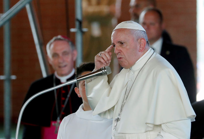 © Reuters. البابا يدعو إلى ضبط النفس في الخليج بعد هجمات على ناقلتي نفط