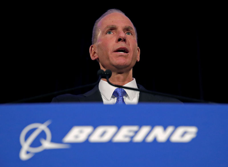 © Reuters. Boeing Co Chief Executive Dennis Muilenburg during a news conference at the annual shareholder meeting in Chicago