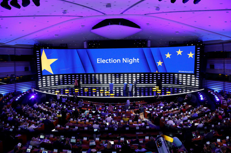 © Reuters. A general view of the Plenary Hall during the election night for European elections at the European Parliament in Brussels