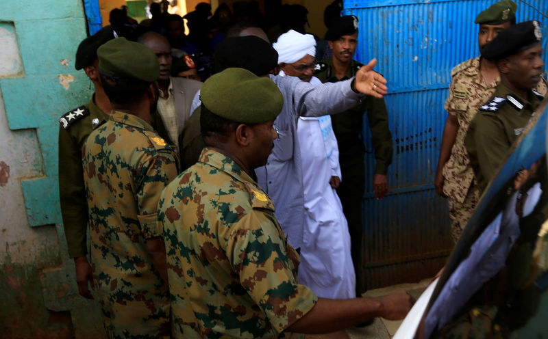 © Reuters. Sudan's ex-president al-Bashir is escorted as he walks out from the National Prison in Khartoum