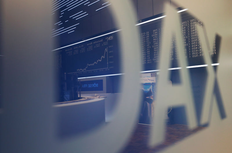 © Reuters. The German share prize index DAX board is reflected in a glass facade on the day of the Brexit deal vote of the British parliament in Frankfurt