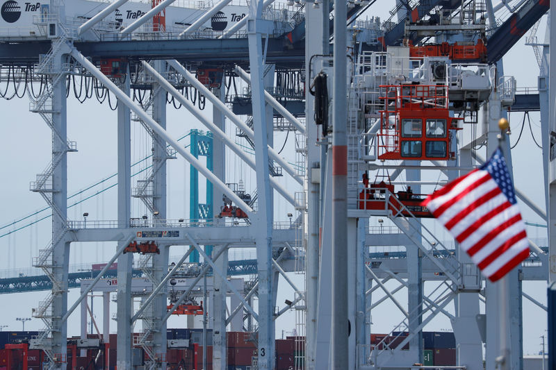 © Reuters. FILE PHOTO: The U.S. flag flies at the Port of Los Angeles in Los Angeles, California
