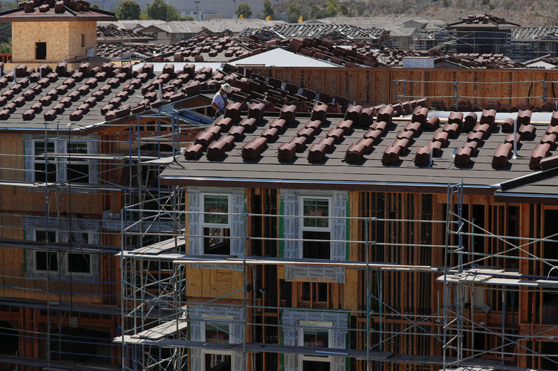 © Reuters. FILE PHOTO: Development and construction continues on a large scale housing project of over 600 homes in Oceanside, California