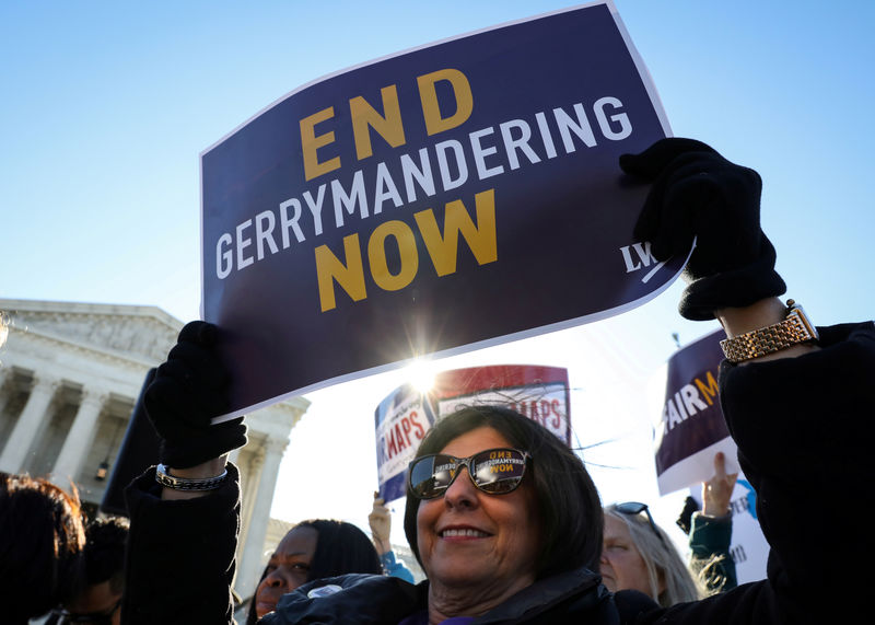 © Reuters. FILE PHOTO: Demonstrators protest during a Fair Maps rally outside the U.S. Supreme Court, in Washington