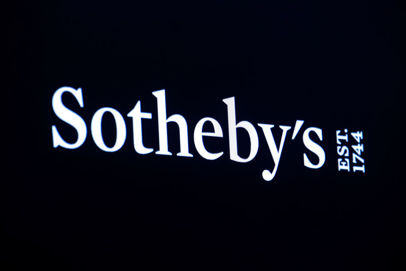 © Reuters. A screen shows the logo for Sotheby's on the floor at the NYSE in New York