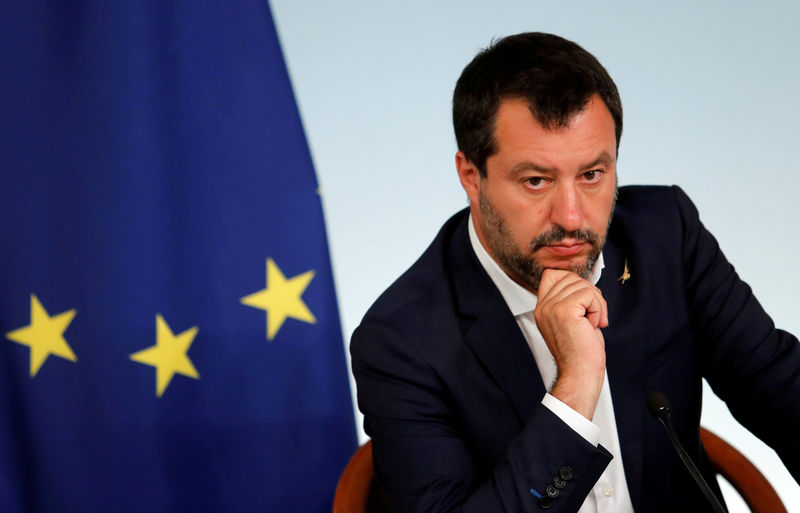 © Reuters. FILE PHOTO: Italian PM Conte and Deputy PM Salvini hold a joint news conference in Rome