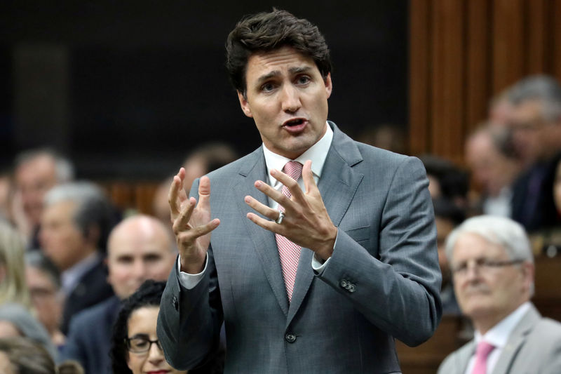 © Reuters. FILE PHOTO: Canada's PM Trudeau speaks in the House of Commons on Parliament Hill in Ottawa