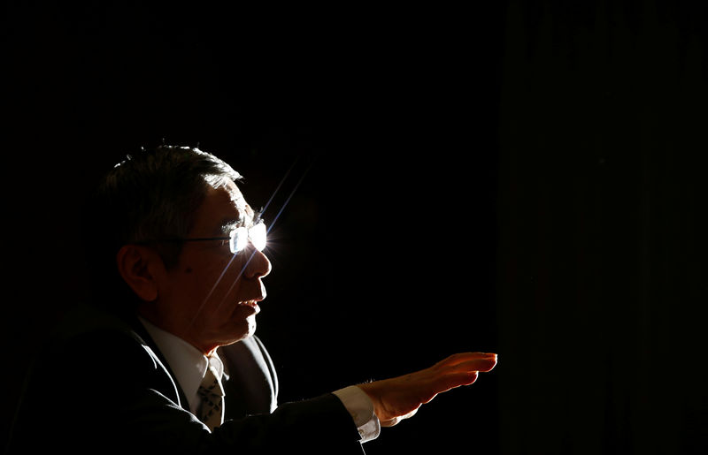 © Reuters. FILE PHOTO: Bank of Japan Governor Kuroda speaks during a group interview at the BOJ headquarters in Tokyo