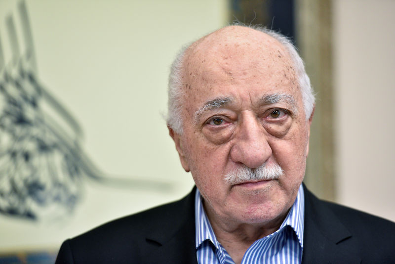 © Reuters. FILE PHOTO:  U.S. based cleric Fethullah Gulen at his home in Saylorsburg, Pennsylvania