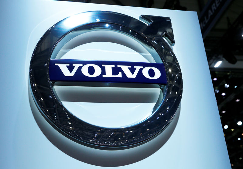 © Reuters. FILE PHOTO: A Volvo logo is pictured on the stand during the 87th International Motor Show at Palexpo in Geneva