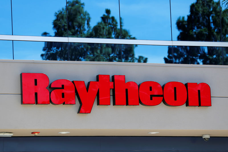 © Reuters. FILE PHOTO: A Raytheon building is shown in San Diego