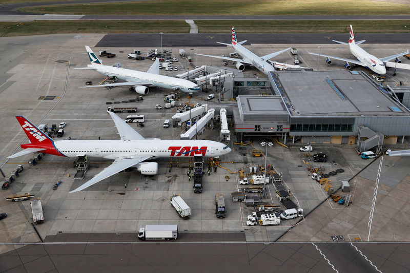 © Reuters. FILE PHOTO: A general view of Heathrow Airport near London