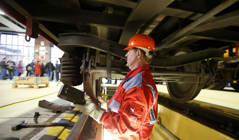 © Reuters. Deutsche Bahn technician fits a new noise reduced brake pad on goods wagon at railway repair center in Berlin