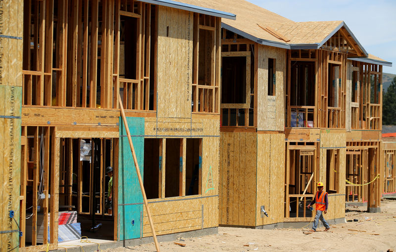 © Reuters. FILE PHOTO: Single family homes being built by KB Homes are shown under construction in San Diego