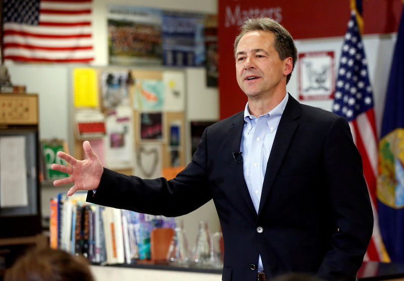 © Reuters. FILE PHOTO: Montana Governor Steve Bullock talks to the media and students at Helena High School as he launches 2020 U.S. presidential campaign in Helena, Montana