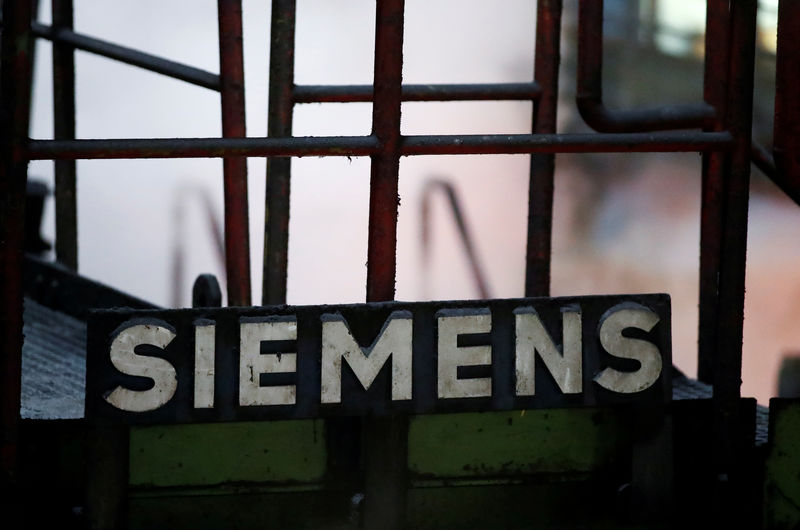 © Reuters. SIEMENS VA SUPPRIMER 2.700 POSTES DANS SA DIVISION DE TURBINES
