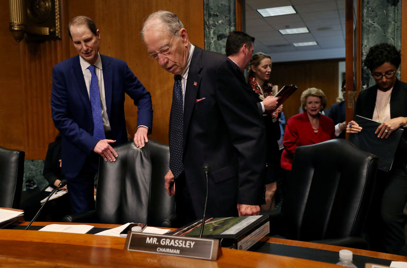 © Reuters. U.S. Trade Representative Lighthizer testifies before a Senate Finance Committee hearing in Washington