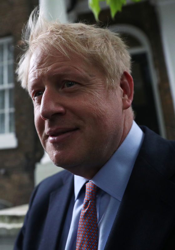 © Reuters. جونوسون يتلقى دعما جديدا في مساعيه لتولي رئاسة وزراء بريطانيا