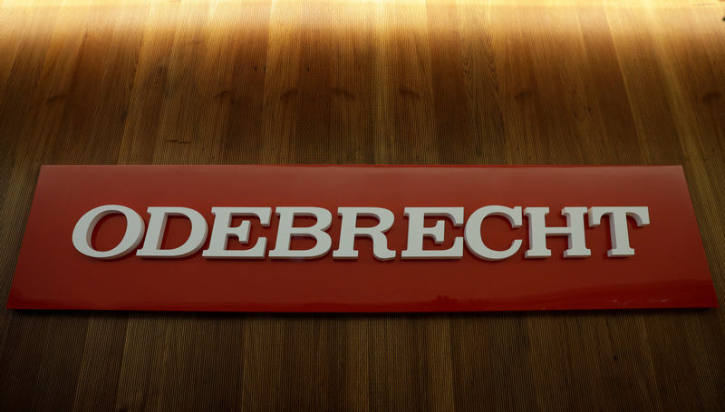 © Reuters. FILE PHOTO: The corporate logo of the Odebrecht SA construction conglomerate is pictured at its headquarters in Sao Paulo