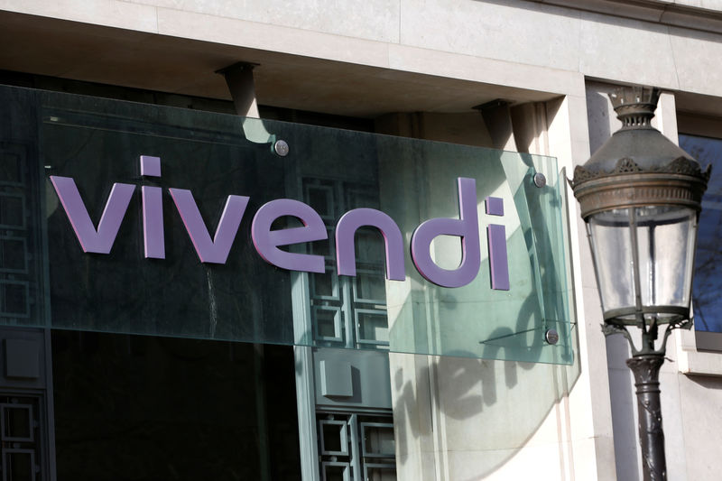 © Reuters. FILE PHOTO: The Vivendi logo is pictured at the main entrance of the entertainment-to-telecoms conglomerate headquarters in Paris