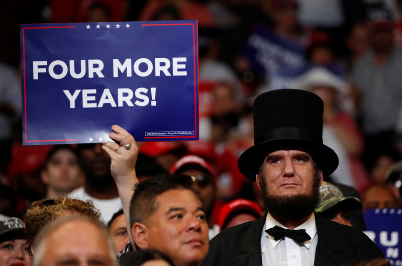 © Reuters. A supporter holds a placard during a campaign rally for U.S. President Donald Trump formally kicking off his re-election bid in Orlando