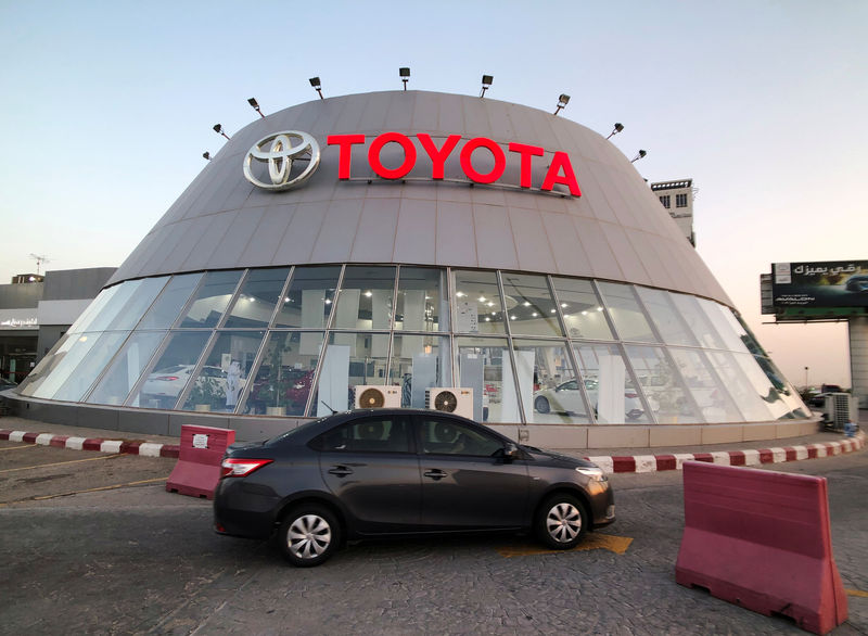 © Reuters. A car passes in front of Toyota dealer in Dhahran, Saudi Arabia