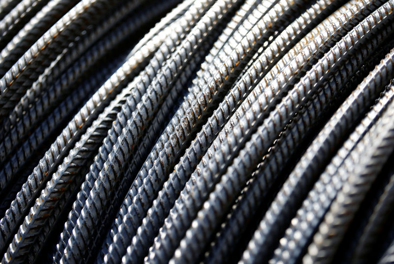 © Reuters. Steel rods are seen at the Badische Stahlwerke (BSW) steel plant in Kehl