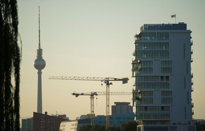 © Reuters. Luxury housing development is pictured at East Side Gallery in former east Berlin