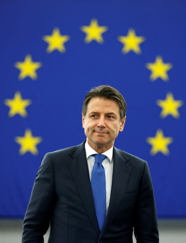 © Reuters. Il premier italiano Giuseppe Conte