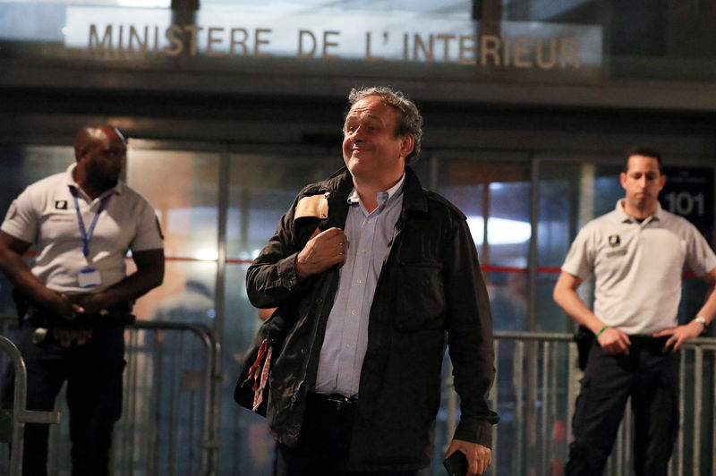 © Reuters. Former head of European football association UEFA Michel Platini leaves a judicial police station where he was detained for questioning over the awarding of the 2022 World Cup soccer tournament, in Nanterre