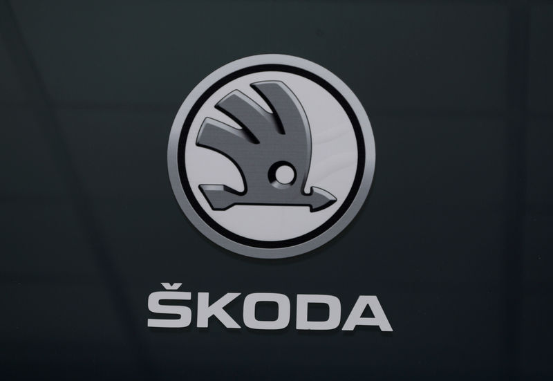 © Reuters. FILE PHOTO: The logo of Skoda carmaker is seen at the entrance of a showroom in Nice