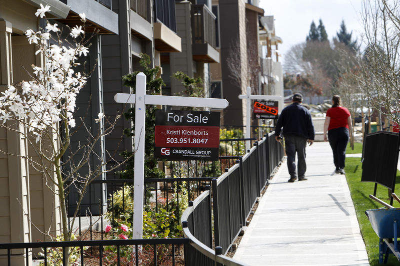 © Reuters. FILE PHOTO: Homes are seen for sale in the southwest area of Portland