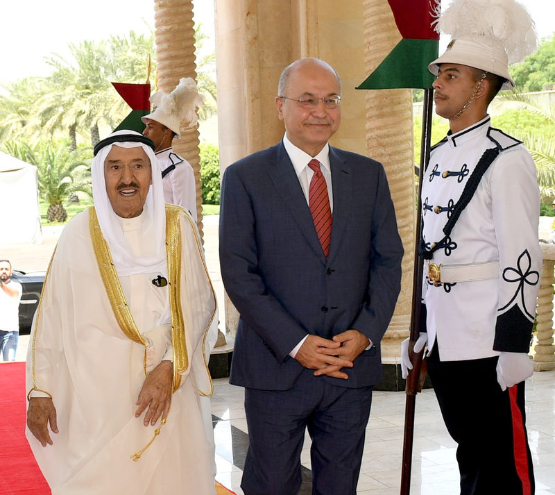 © Reuters. وكالة: الكويت والعراق يدعوان للتحلي بالحكمة لتجنب التوتر في منطقة الخليج