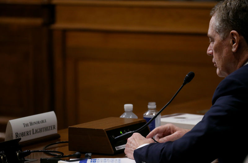 © Reuters. U.S. Trade Representative Lighthizer testifies before a Senate Finance Committee hearing in Washington