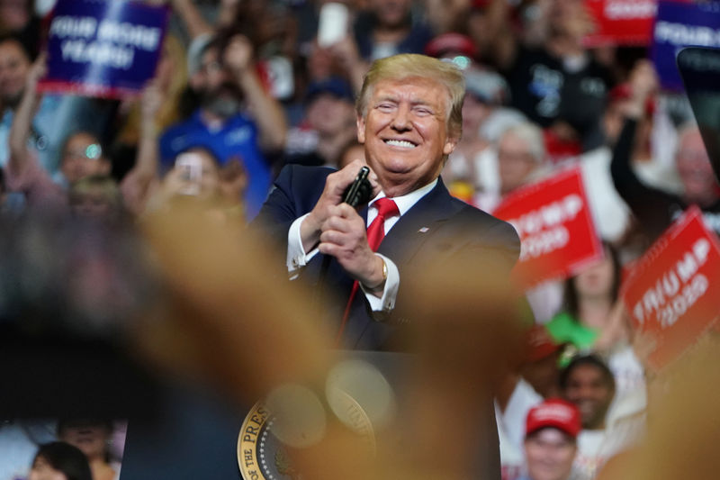 © Reuters. U.S. President Donald Trump speaks at a campaign kick off rally at the Amway Center in Orlando