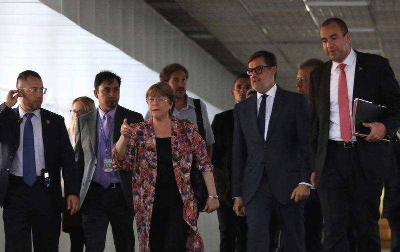 © Reuters. U.N. High Commissioner for Human Rights Michelle Bachelet arrives at Simon Bolivar International Airport, outside Caracas