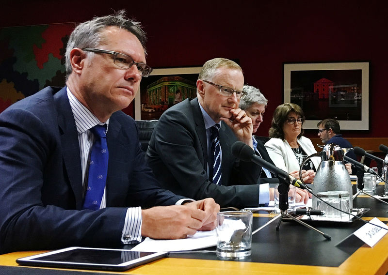 © Reuters. Reserve Bank of Australia Governor Philip Lowe speaks at a parliamentary committee hearing in Sydney