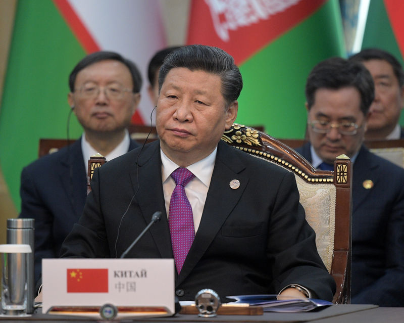 © Reuters. FILE PHOTO:  China’s President Xi Jinping attends a session during the SCO summit in Bishkek