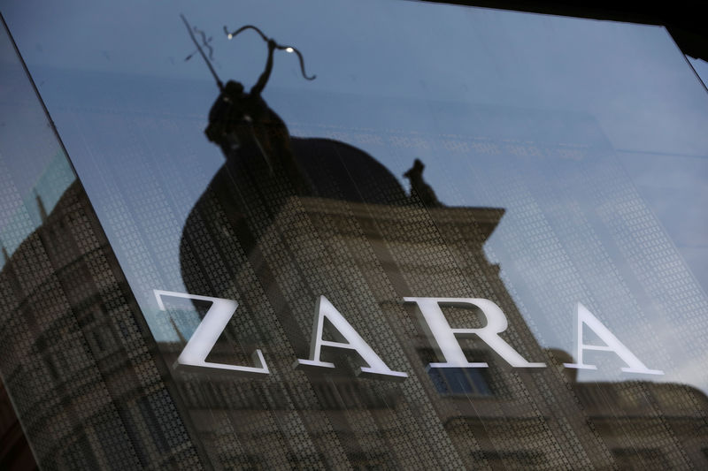 © Reuters. FILE PHOTO: The logo of a Zara store, an Inditex brand, is seen in central Madrid