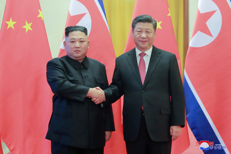 © Reuters. الرئيس الصيني يجري مباحثات في بيونجيانج مع زعيم كوريا الشمالية