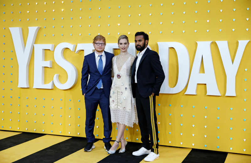 © Reuters. El reparto de Yesterday  Ed Sheeran, Lily James y Himesh Patel durante el estreno de la película en Londres