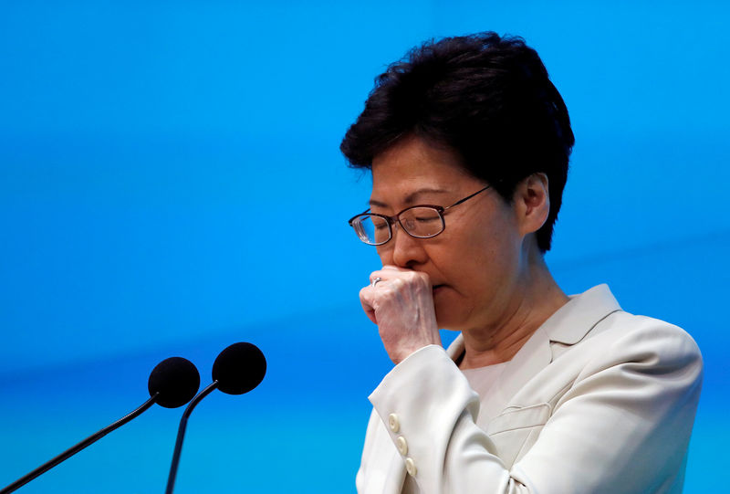 © Reuters. FILE PHOTO: Hong Kong Chief Executive Carrie Lam attends a news conference in Hong Kong